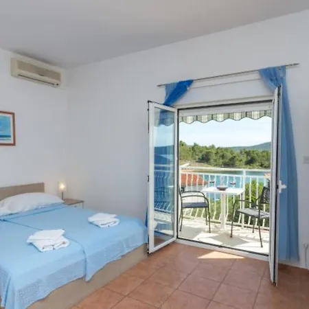 Apartment Cozy Seaview Retreat A & M Pirovac