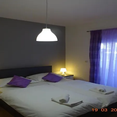 Cozy Seaview Retreat A & M * Pirovac