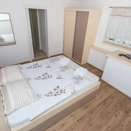 Cozy Seaview Retreat A & M