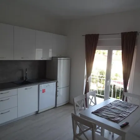 Apartment Cozy Seaview Retreat A & M Pirovac