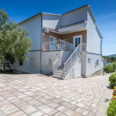 Appartement Cozy Seaview Retreat A & M Pirovac